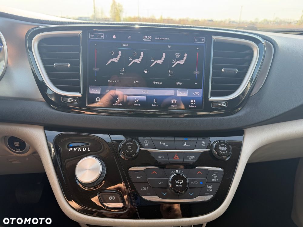 Chrysler Pacifica - 29