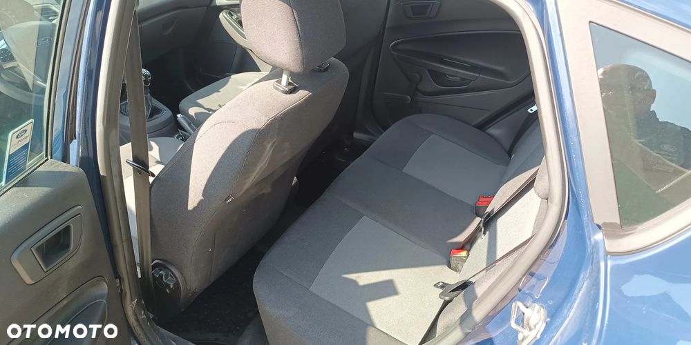 Ford Fiesta 1.5 TDCi Ambiente - 13