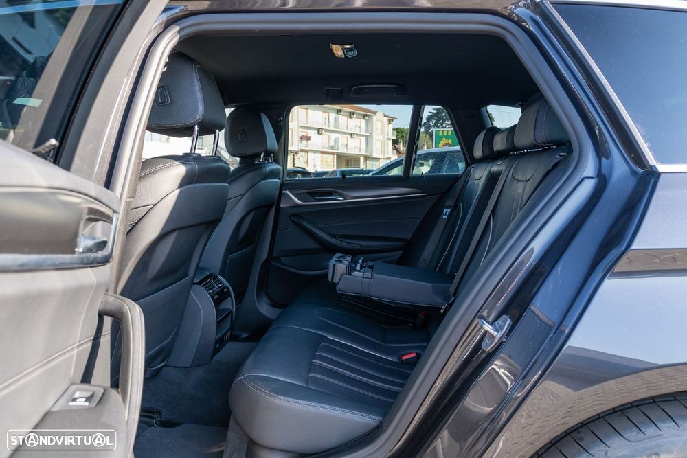 BMW 530 e Pack Desportivo M - 14