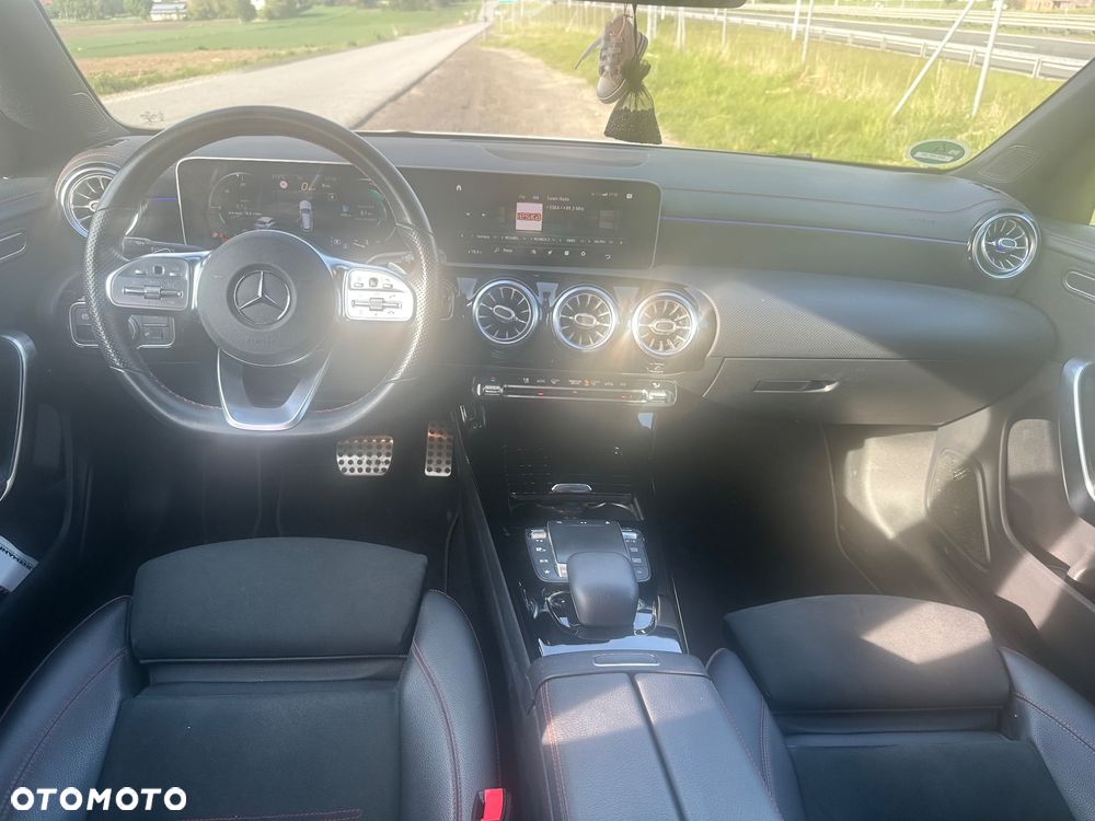 Mercedes-Benz CLA 200 d 4Matic 8G-DCT Edition 2022 - 9