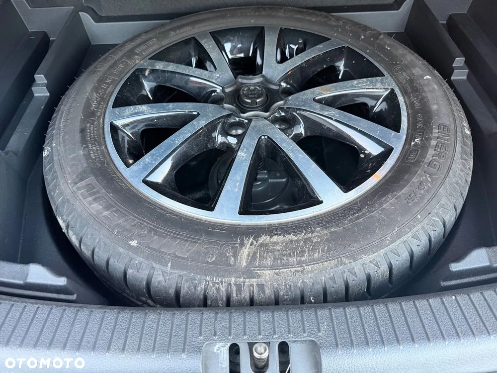 Volkswagen Touran - 17