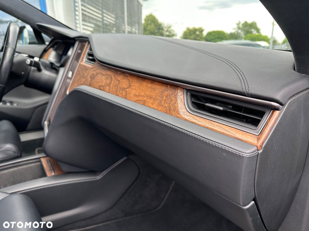 Tesla Model S - 19
