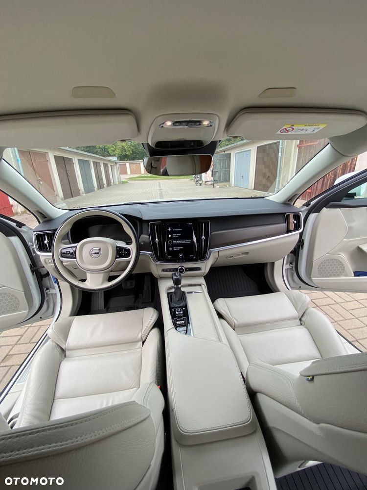 Volvo V90 Cross Country - 16