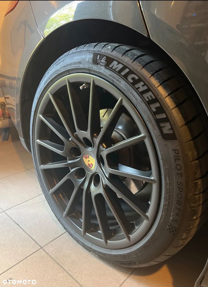 Porsche Panamera 4 Edition - 1