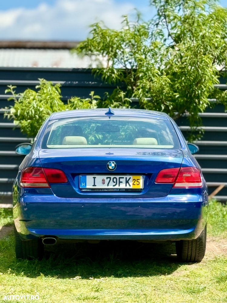 BMW Seria 3 320d Coupe - 12