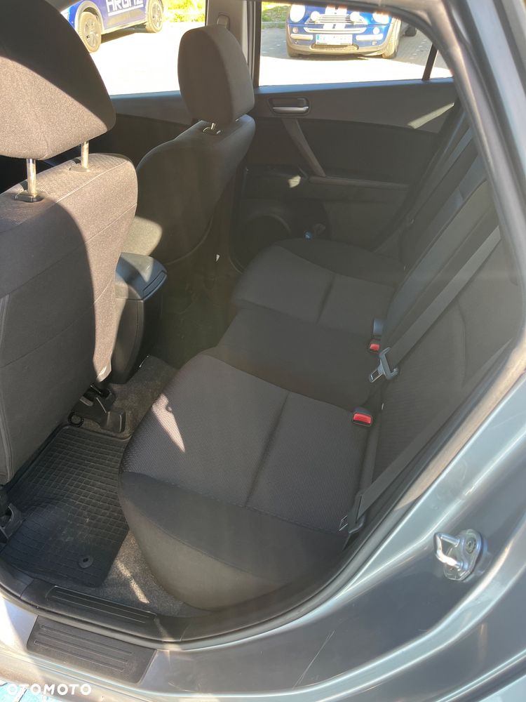 Mazda 3 1.6 Exclusive + - 5