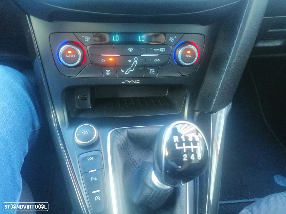 Ford Focus 1.0 SCTi Titanium - 23