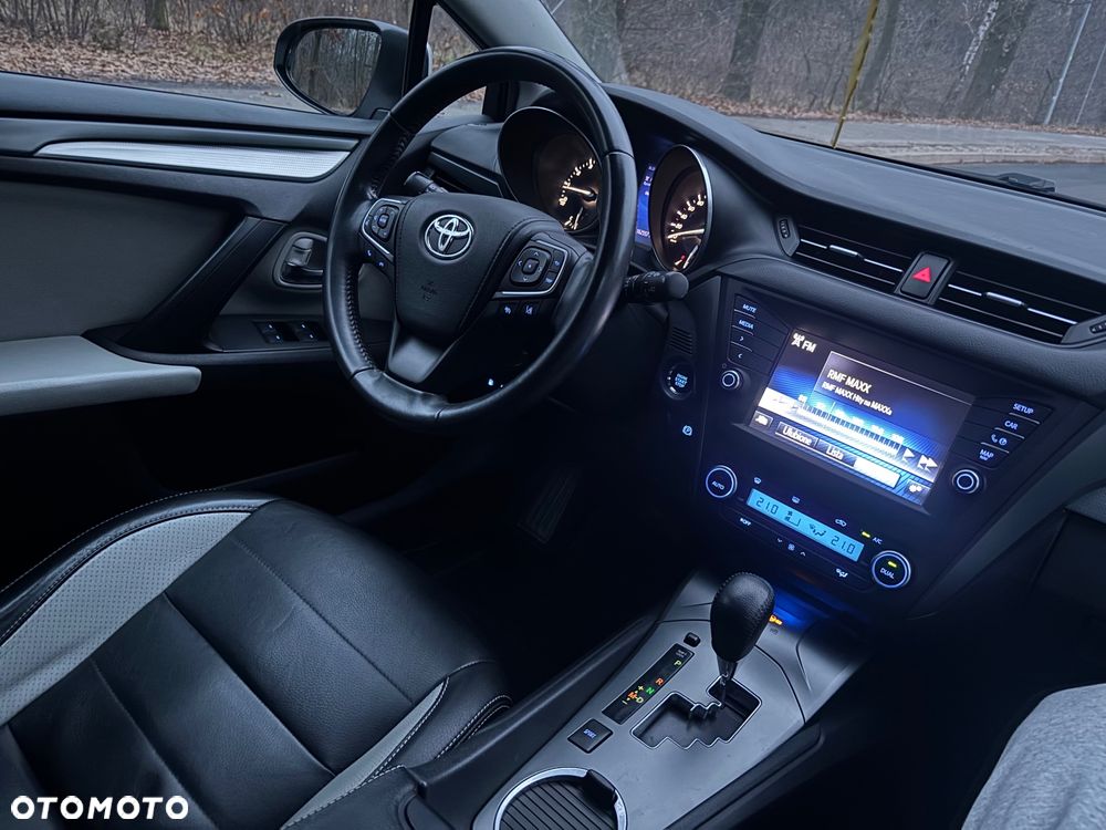 Toyota Avensis Touring Sports 1.8 Multidrive S Comfort - 31