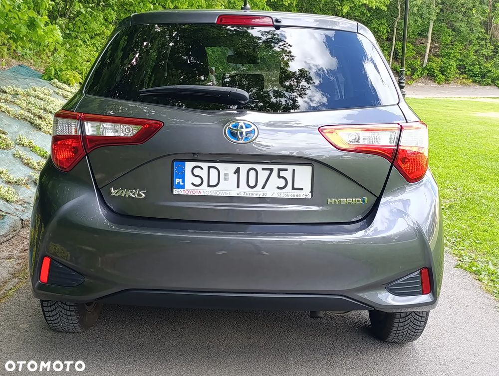Toyota Yaris Hybrid 100 Premium - 28