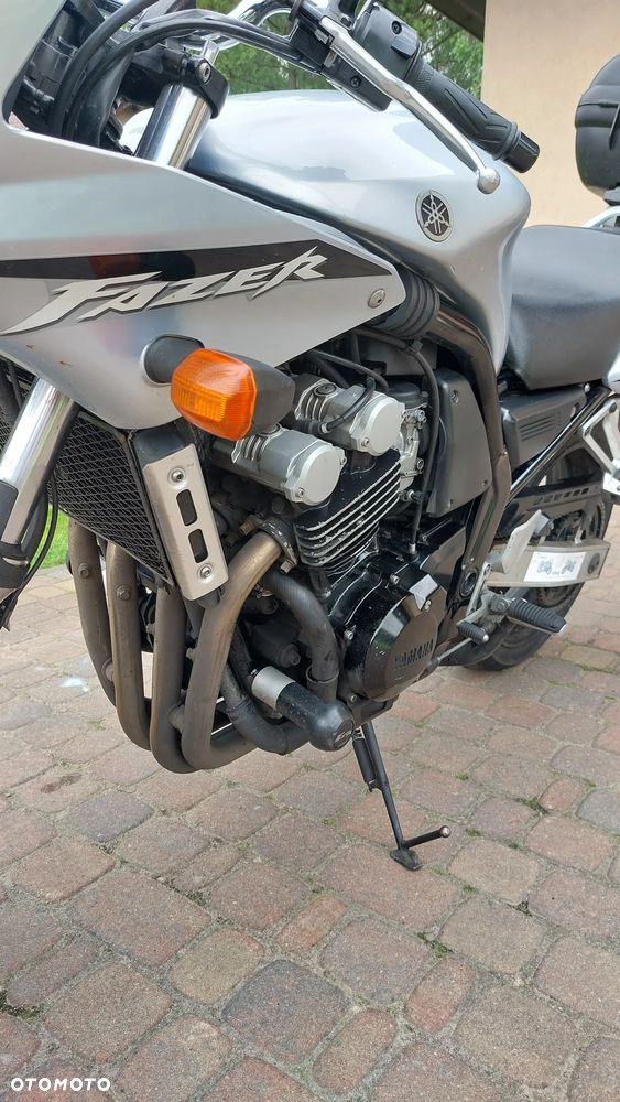 Yamaha FZS - 4