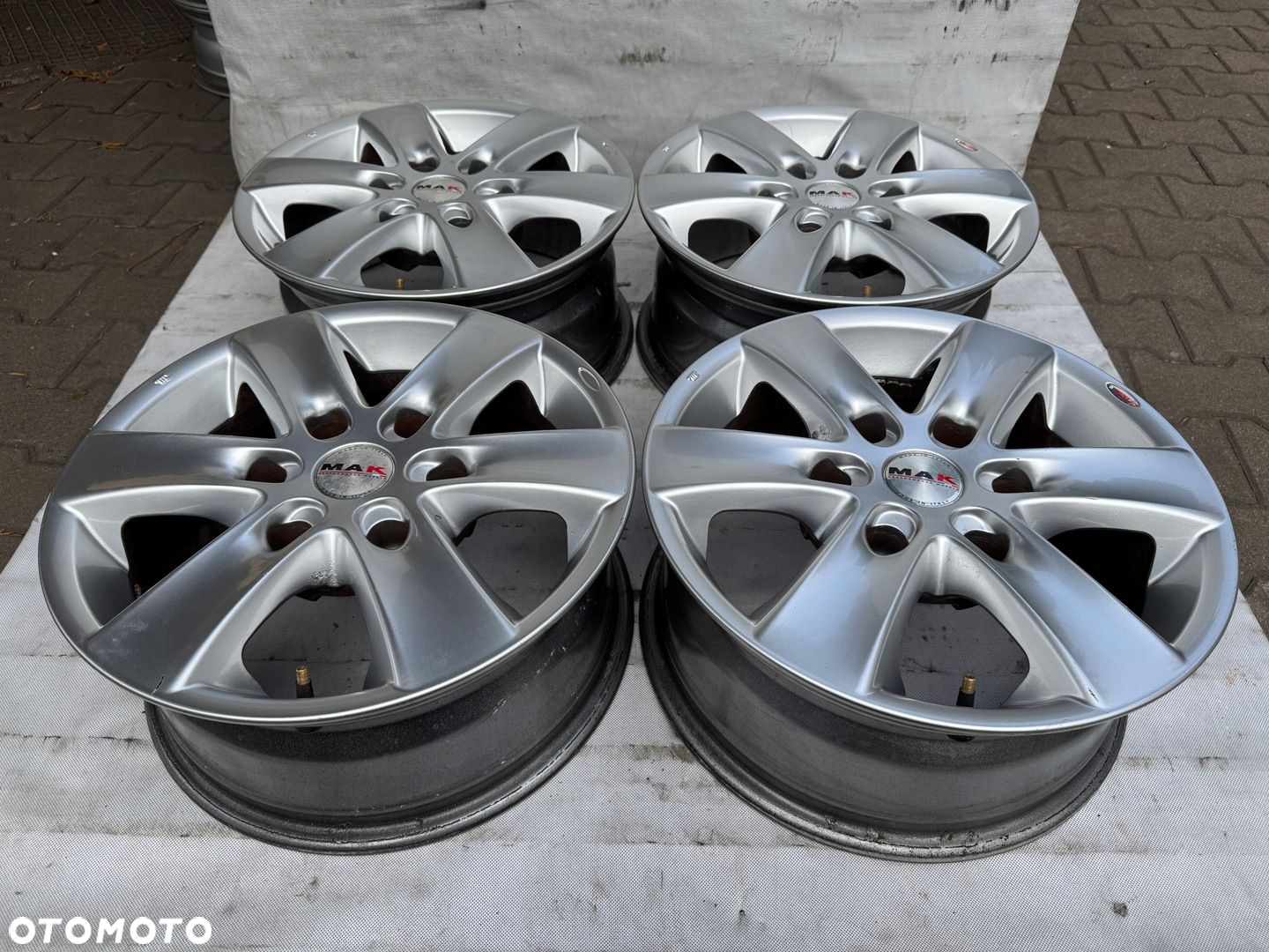 Felgi MAK Mitsubishi Pajero 6x139,7 16" 7J ET38 797 - 2