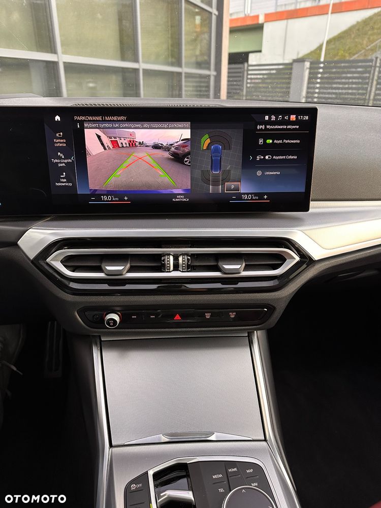 BMW Seria 3 330e Touring xDrive M Sport - 24