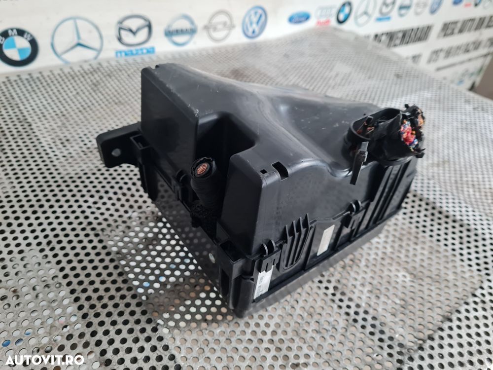 Carcasa Cutie Panou Sigurante Hyundai IX35 2.0 Benzina Motor G4KD An 2009-2010-2011-2012-2013-2014-2015 Dezmembrez Hyundai IX35 2.0 Benzina 2x4 Cod Motor G4KD An 2009-2010-2011-2012-2013-2014-2015 Volan Stanga - 4