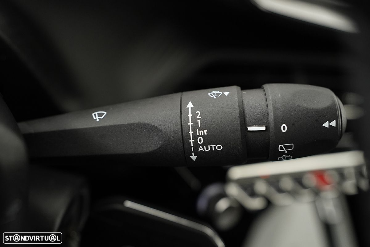 Peugeot 2008 1.2 PureTech Allure - 19