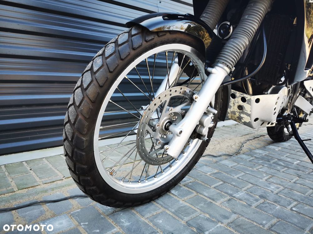 Suzuki DR - 12