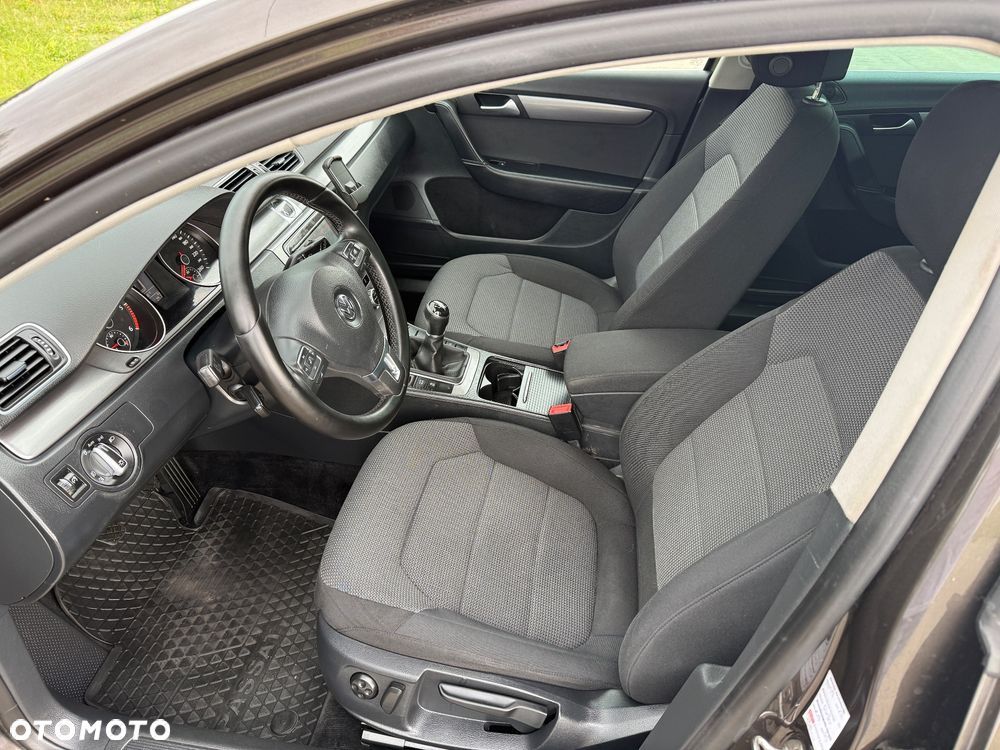 Volkswagen Passat - 13
