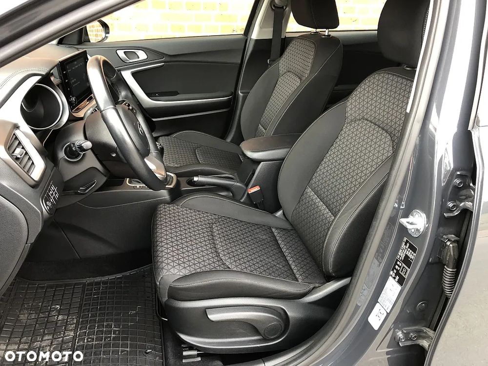 Kia Ceed - 8