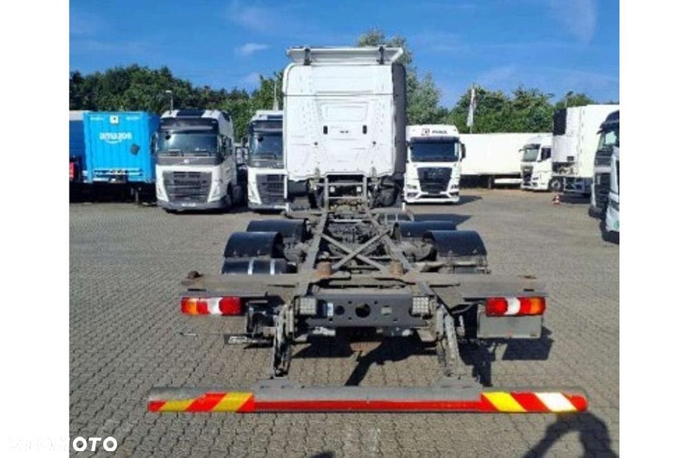 Mercedes-Benz Vehicle Rigid 6x2-2 BDF 7,82 1000 - 11