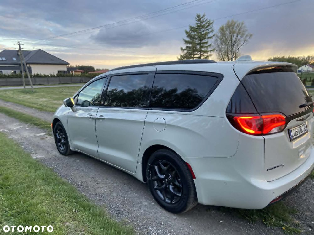 Chrysler Pacifica - 6
