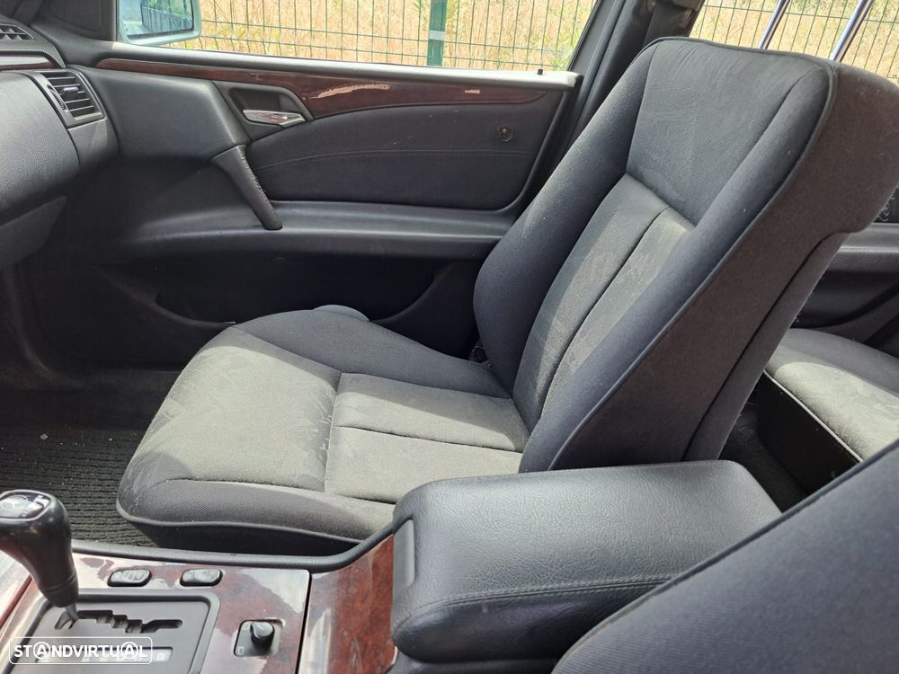 Mercedes-Benz E 300 - 11