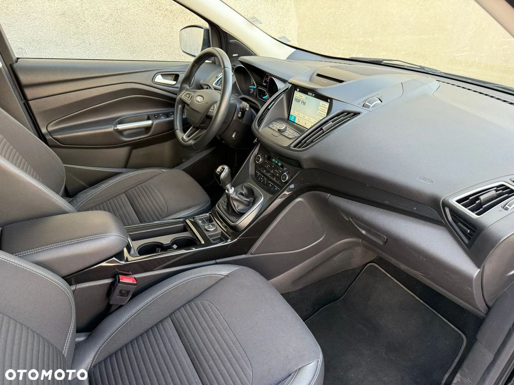 Ford Kuga 1.5 EcoBoost 2x4 Titanium - 5