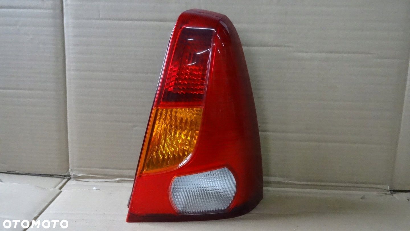 DACIA LOGAN I 1 LAMPA PRAWA TYL TYLNA - 1