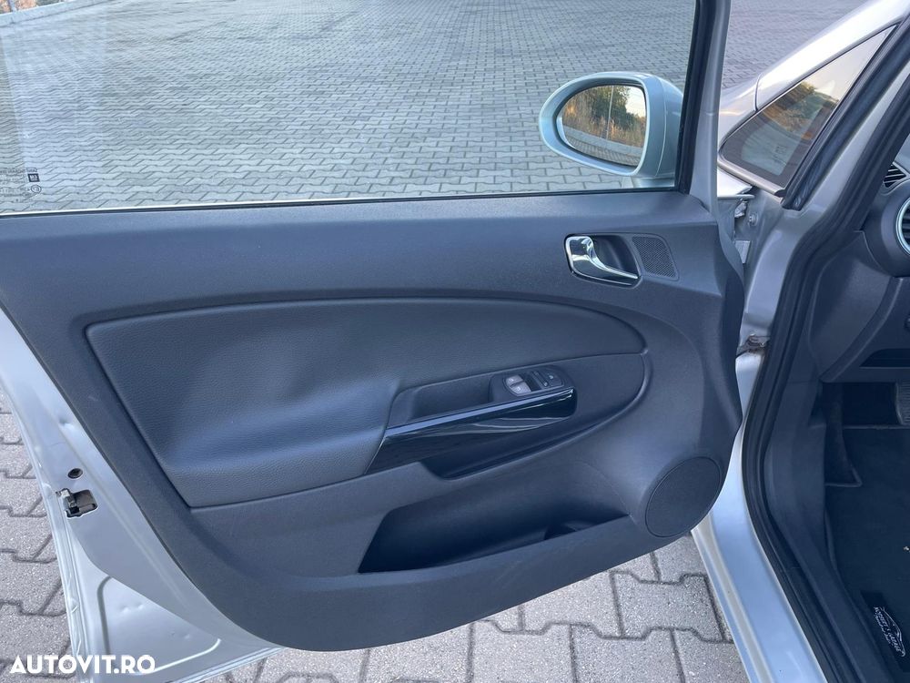 Opel Corsa 1.2i Cosmo - 5