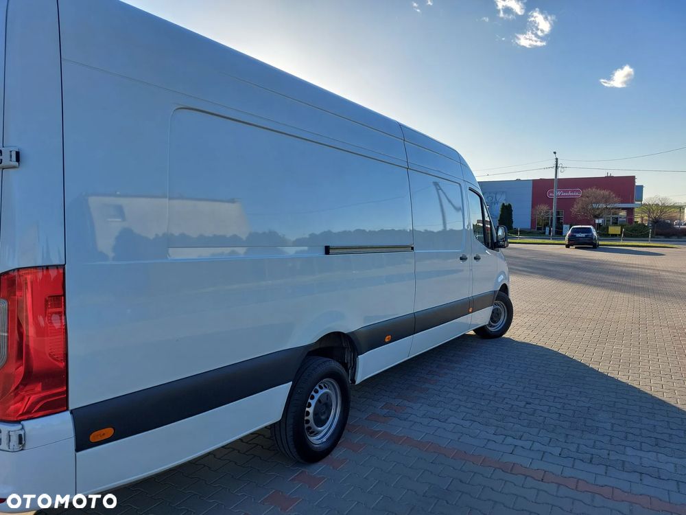 Mercedes-Benz Sprinter - 25