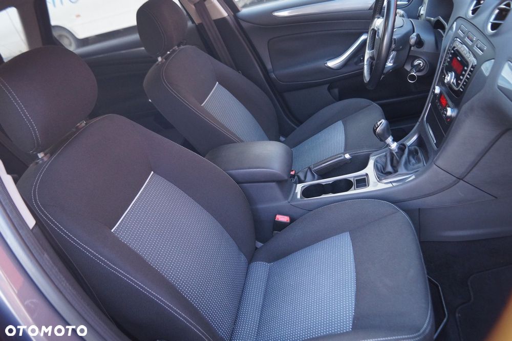 Ford Mondeo - 28