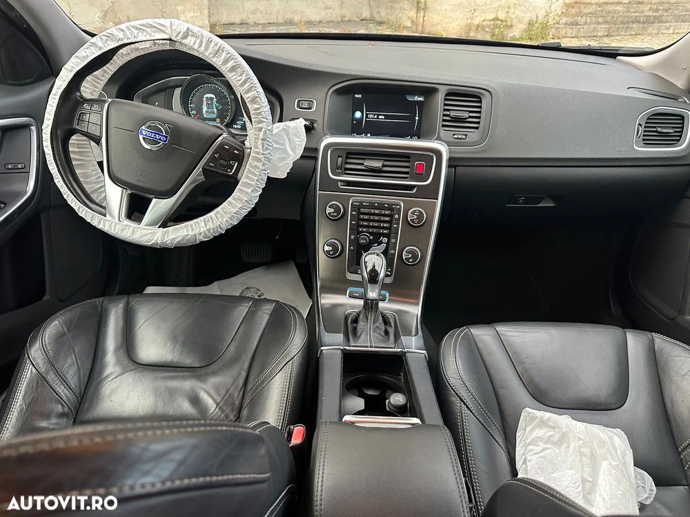 Volvo V60 D6 Plug-In-Hybrid AWD Geartronic Momentum - 9