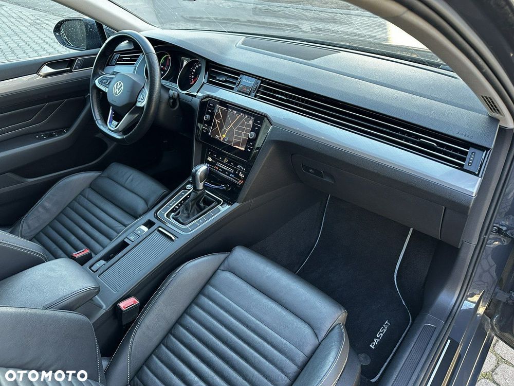 Volkswagen Passat - 2