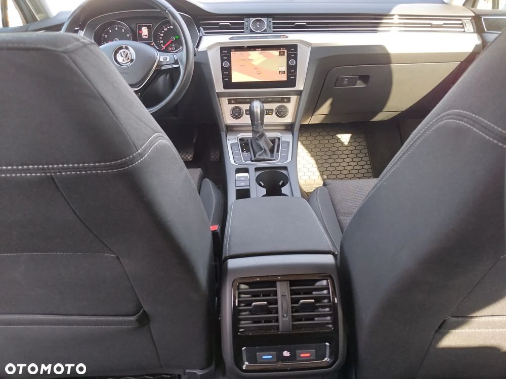 Volkswagen Passat - 8