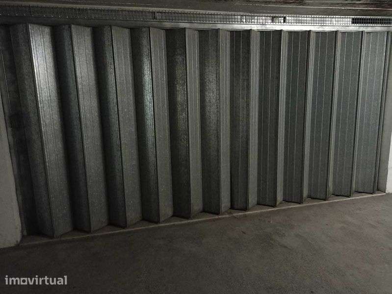 Garagem fechada para 2 veiculos central - Grande imagem: 3/5