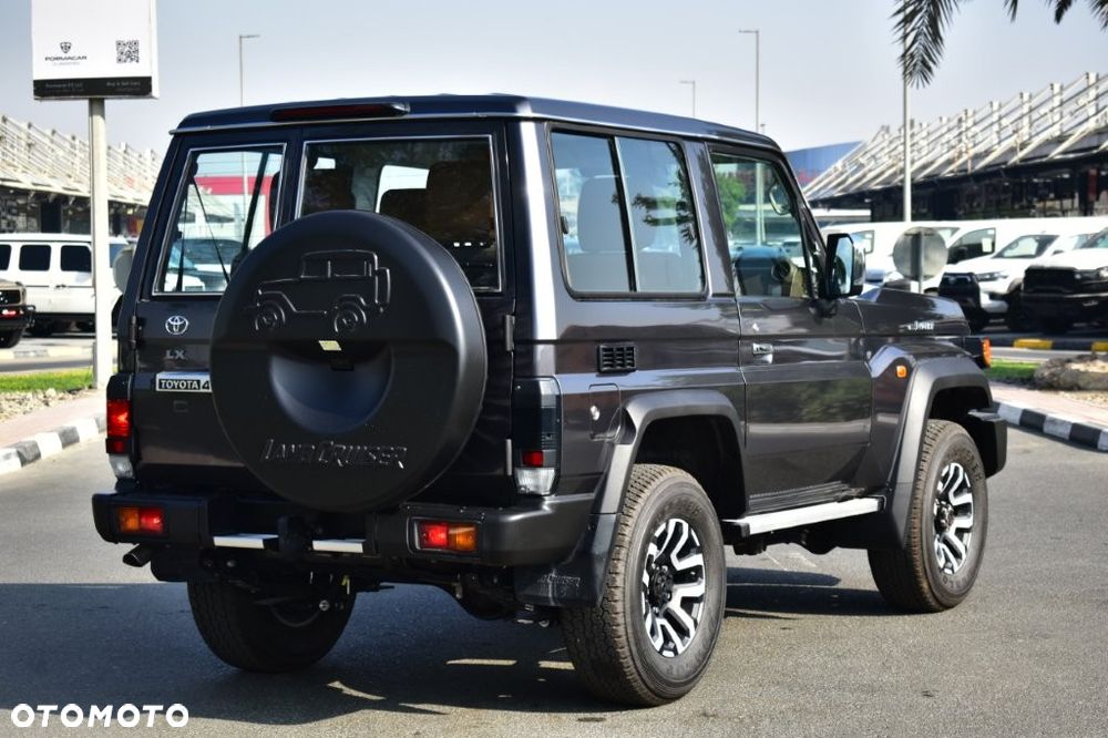 Toyota Land Cruiser - 38