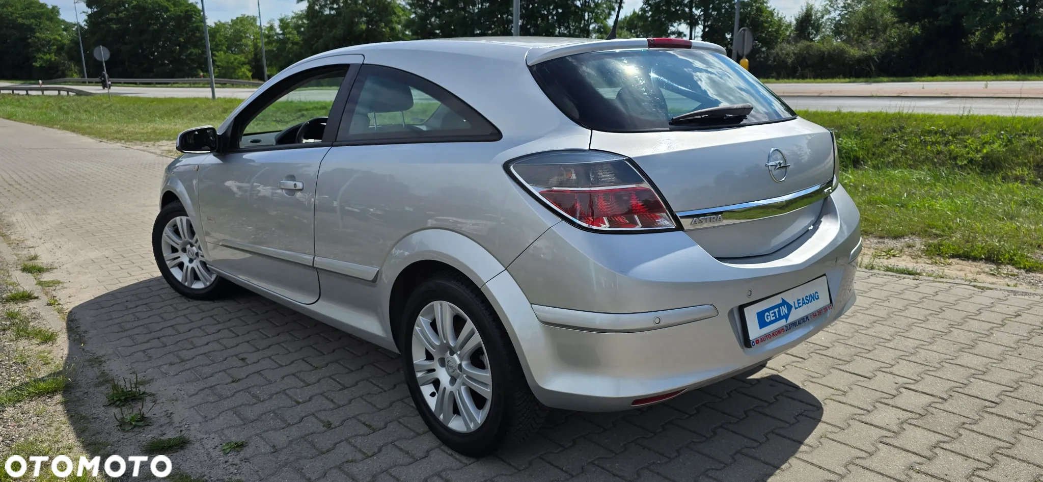 Opel Astra GTC 1.6 - 9