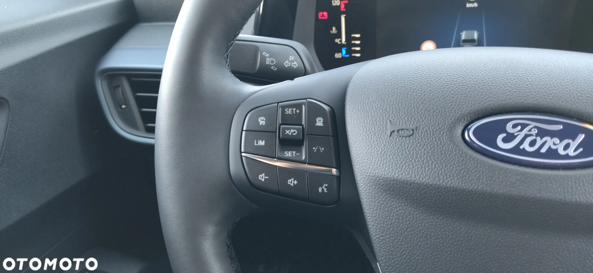 Ford Tourneo Courier - 11