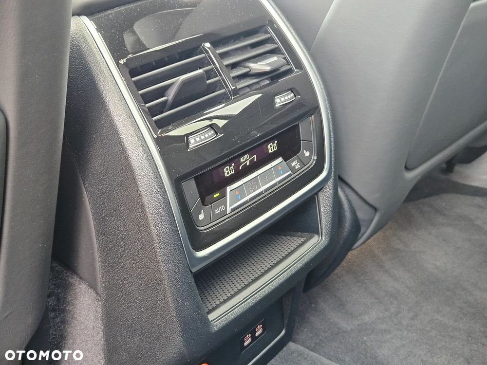 BMW X7 M50i sport - 26