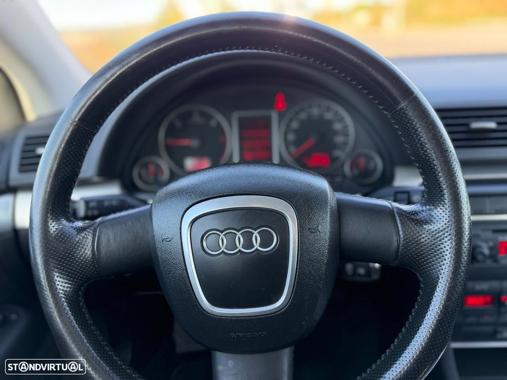 Audi A4 2.0 TDI Advance Multitronic - 15