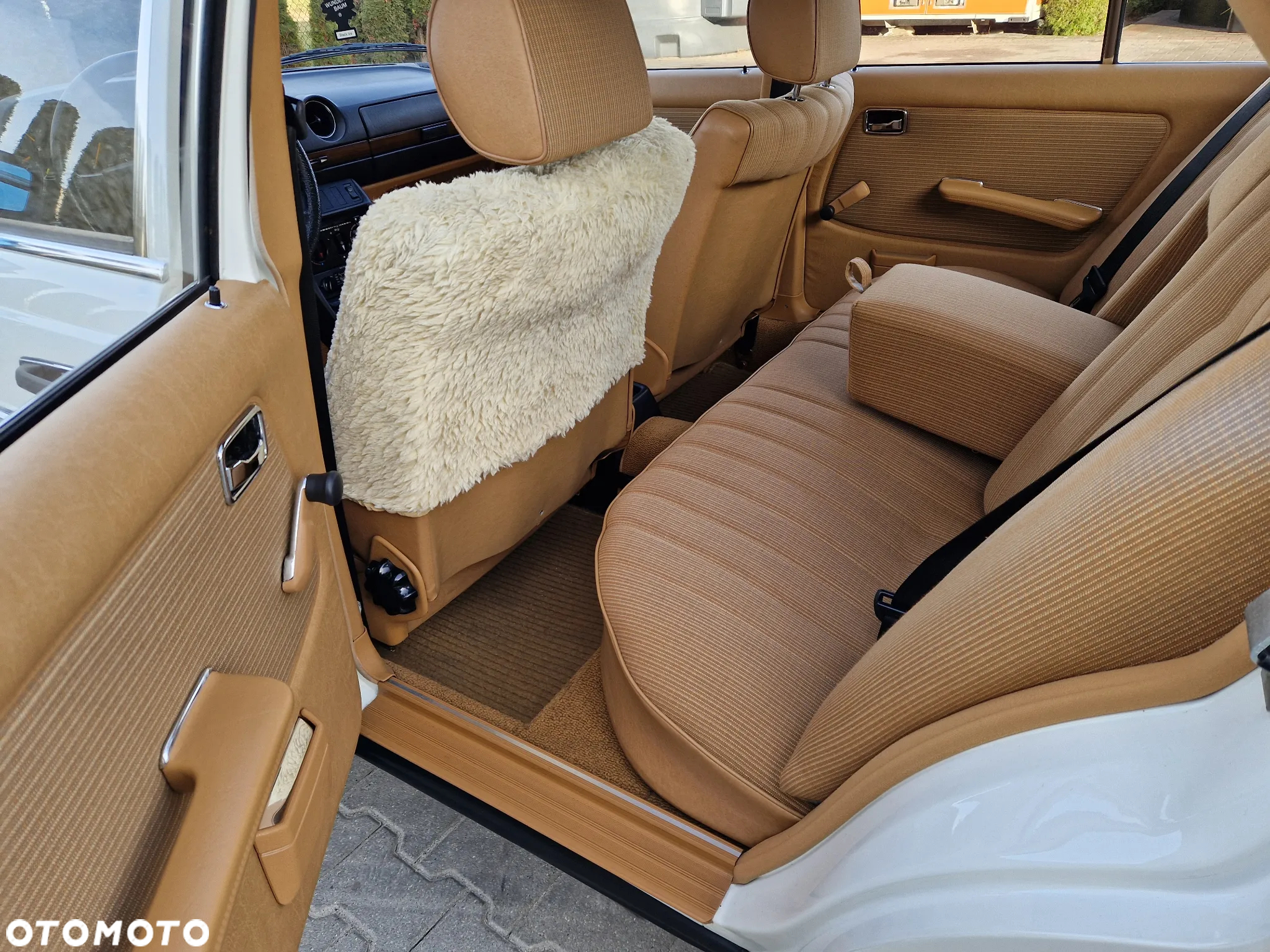 Mercedes-Benz W123 - 22