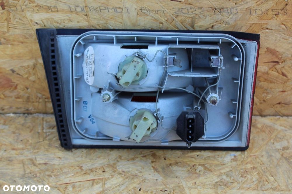 Lampa tylna w klapę PRAWA BMW e34 sedan 1384012 - 3