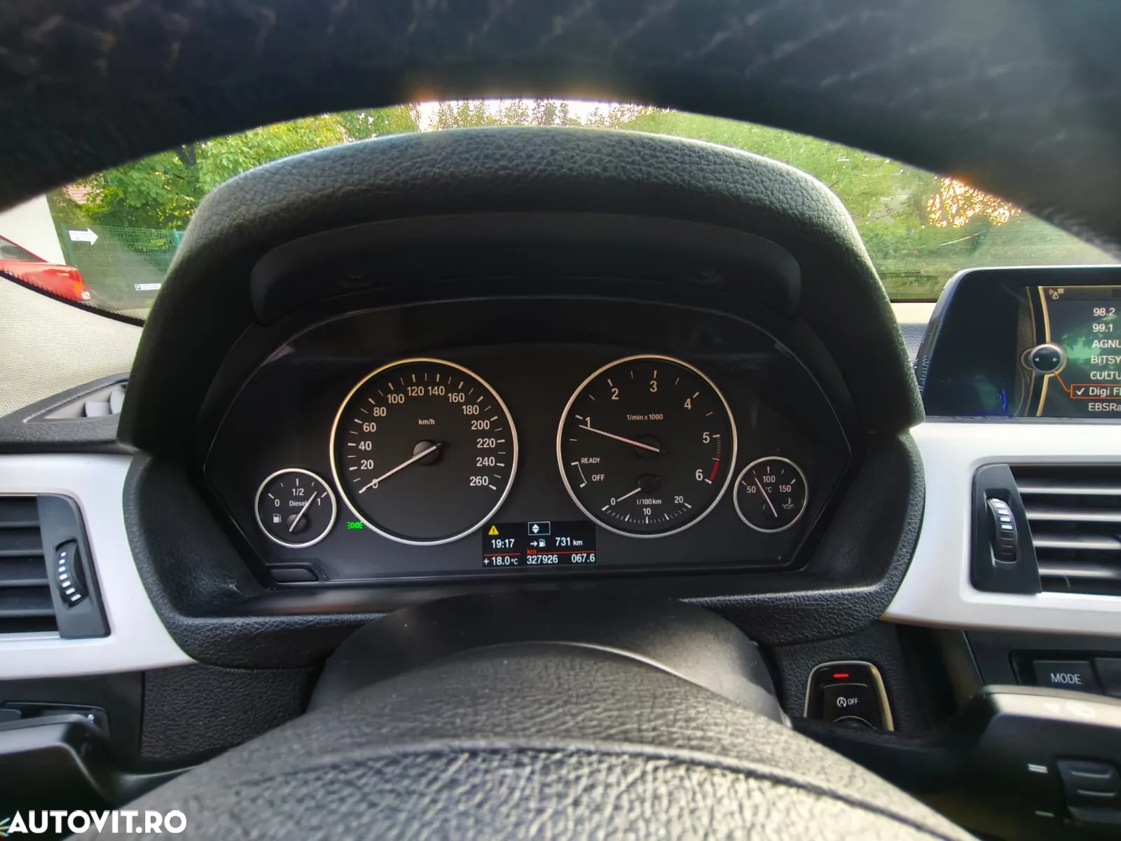 BMW Seria 3 318d Touring - 9