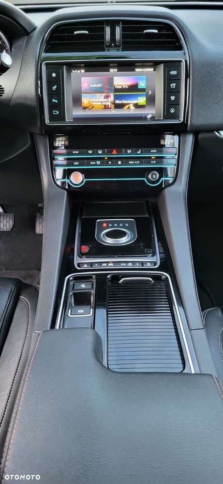 Jaguar F-Pace 2.0 i4D AWD Prestige - 11