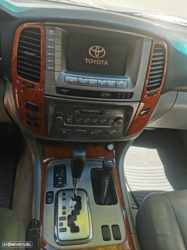 Toyota Land Cruiser - 10