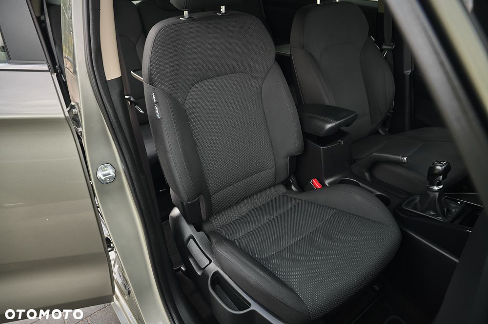 Kia Carens 1.6 GDI Attract - 25