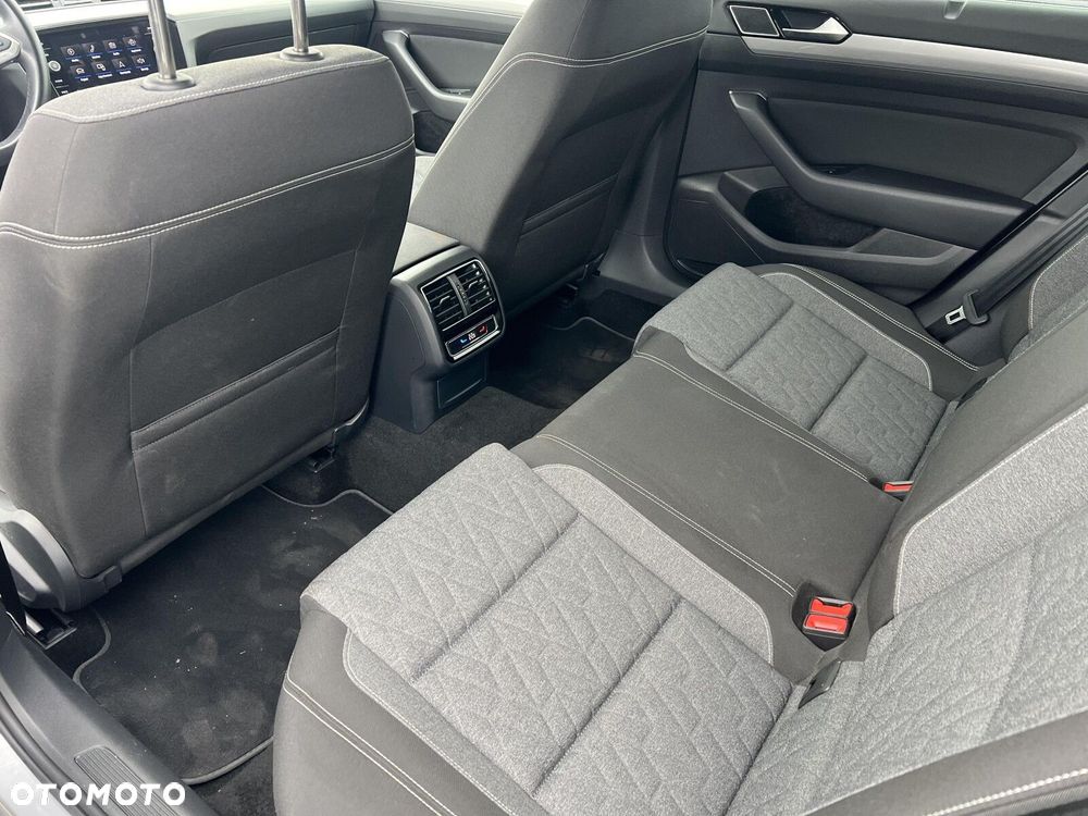 Volkswagen Passat - 24