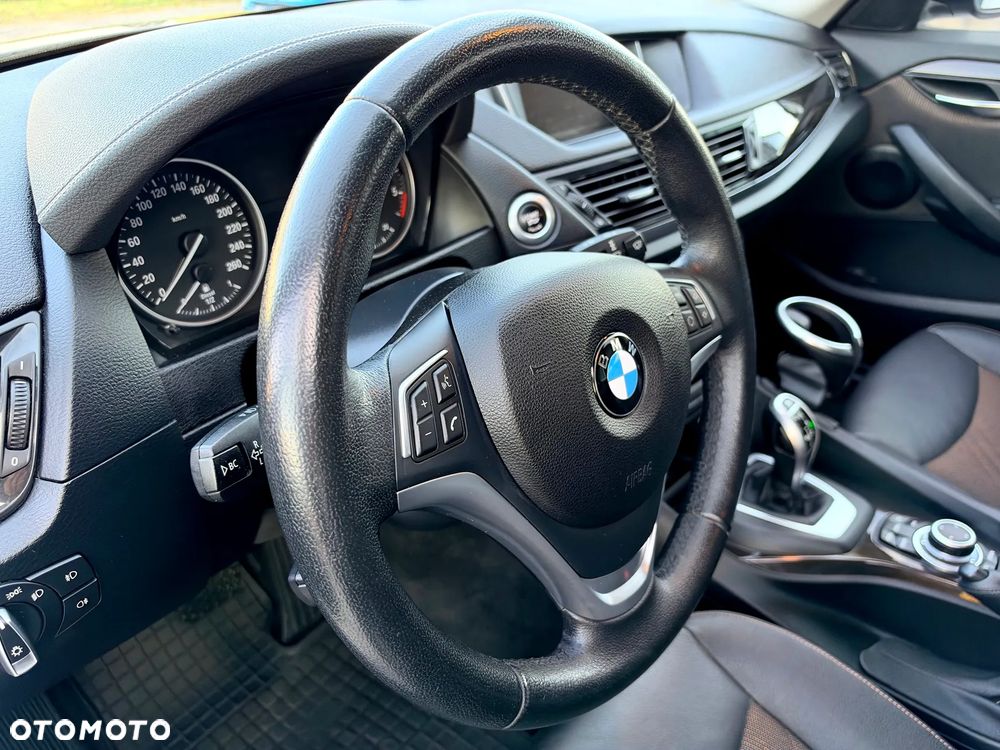 BMW X1 sDrive18d xLine - 32