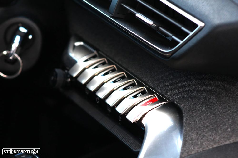 Peugeot 3008 1.6 BlueHDi Allure EAT6 J18 - 28