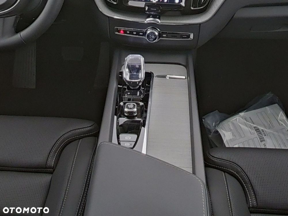 Volvo XC 60 B5 B AWD Plus Dark - 6