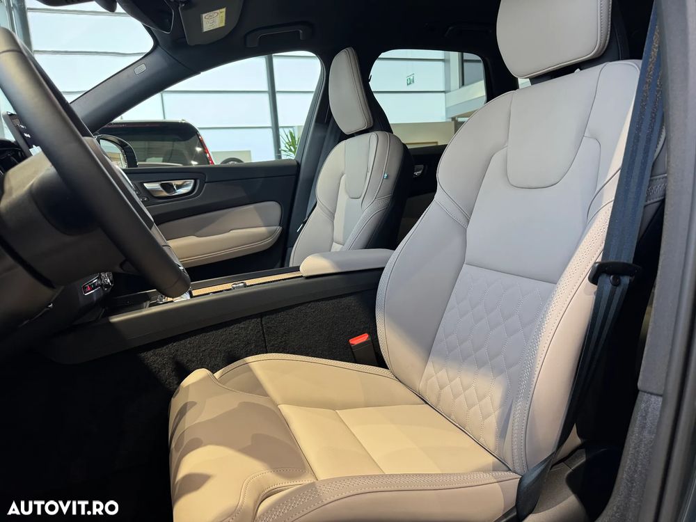 Volvo XC 60 B5 AT AWD MHEV Plus Dark - 14