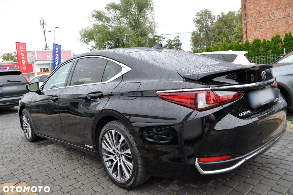 Lexus ES 300h Business Edition + - 13
